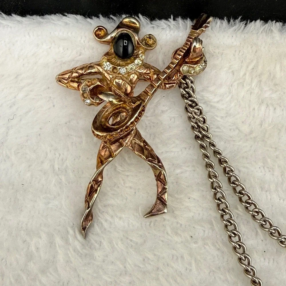 Vintage Chatelaine Brooch Mandle? Musician Gold Tone Rhinestone Music Note